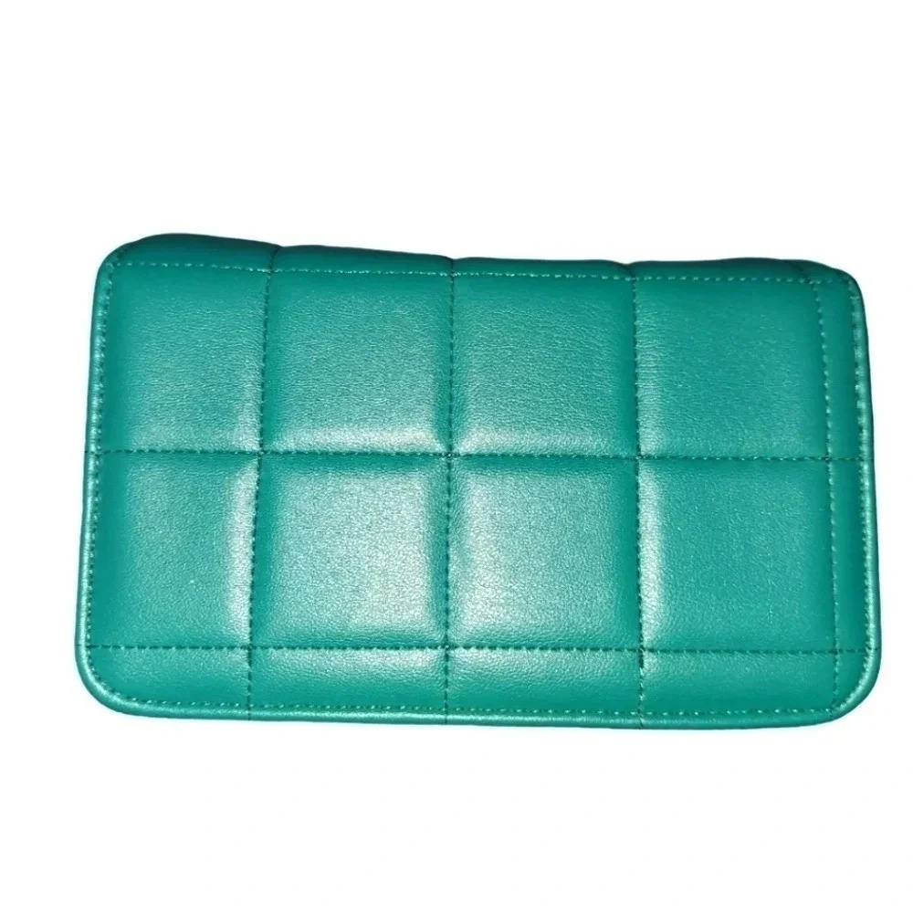 Bebe Chica Flap Quilted Crossbody NWT - Picture 4 of 4